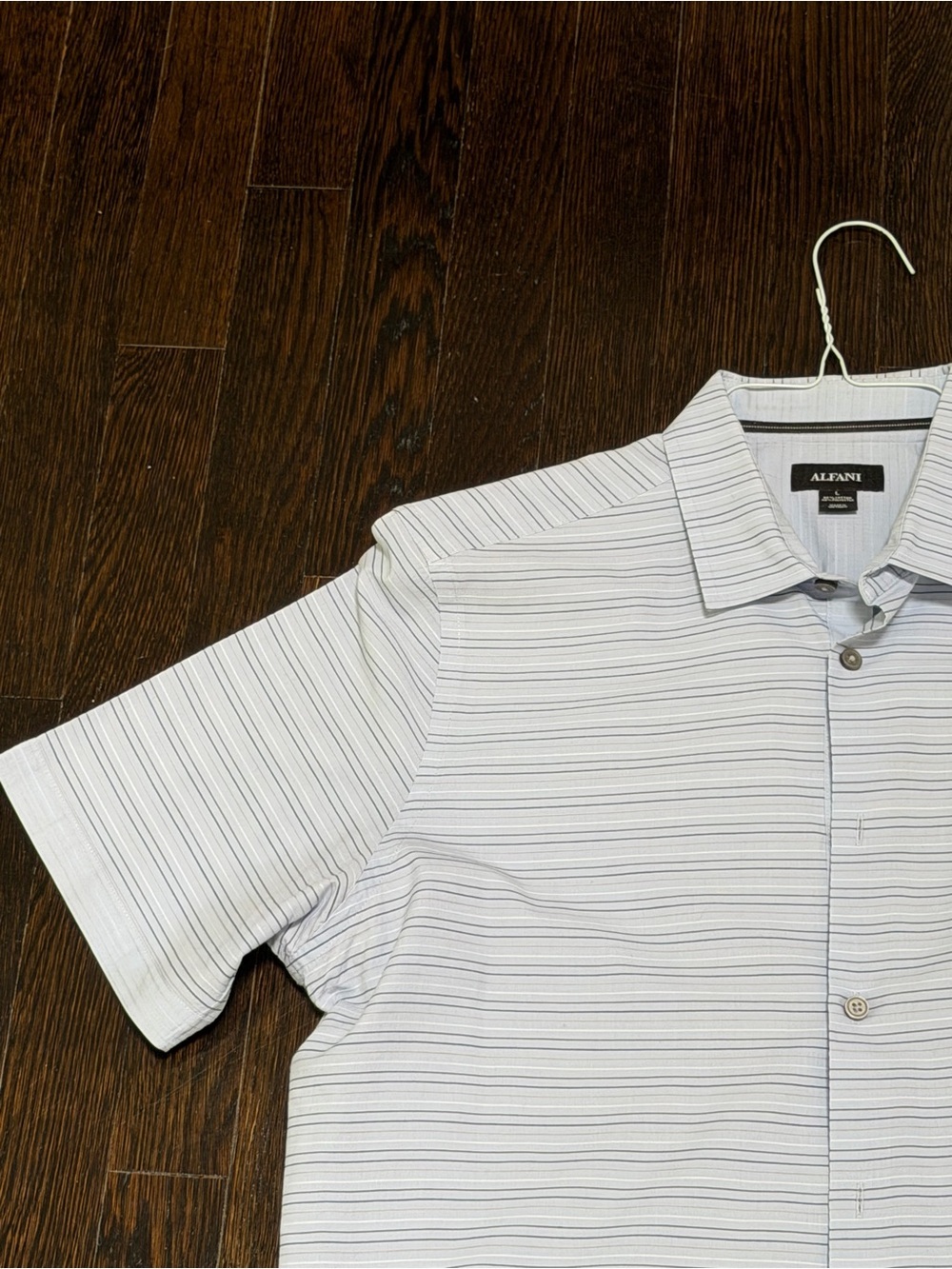 New Alfani Men’s Light Gray Striped Short Sleeve Button-Up Shirt - Picture 5 of 7